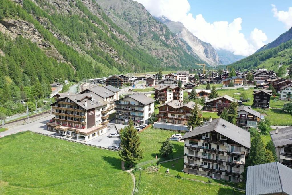Pure Comfort! Entire Apartment With Abundant Space Near Zermatt With Parking! Täsch Exterior foto