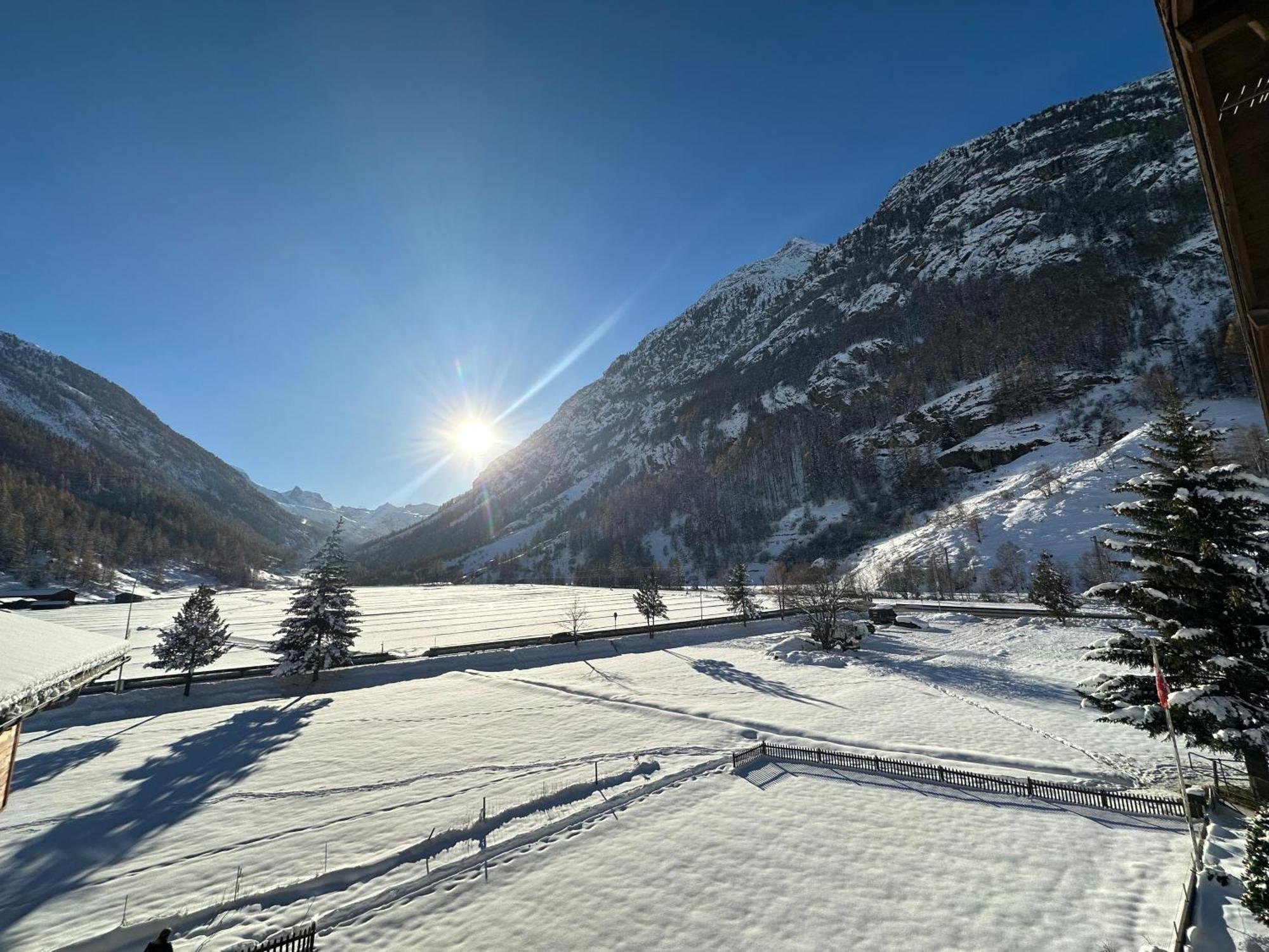 Pure Comfort! Entire Apartment With Abundant Space Near Zermatt With Parking! Täsch Exterior foto